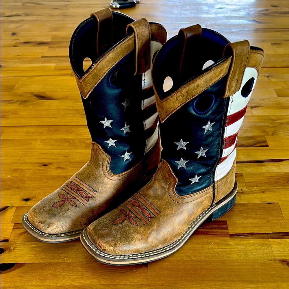 Youth boots